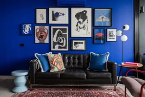 Una Smart TV, libros