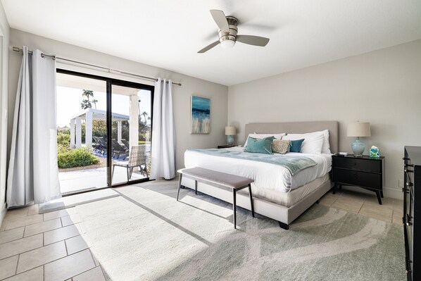 5 chambres, bureau, fer et planche à repasser, lit parapluie