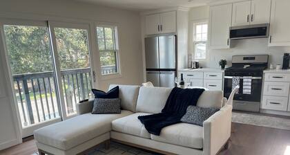 Brand New Peaceful 2-bedroom Apartment Near Beach/Shopping
