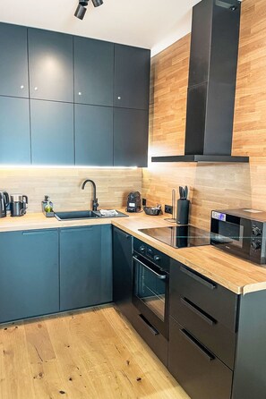 Fridge, microwave, oven, dishwasher