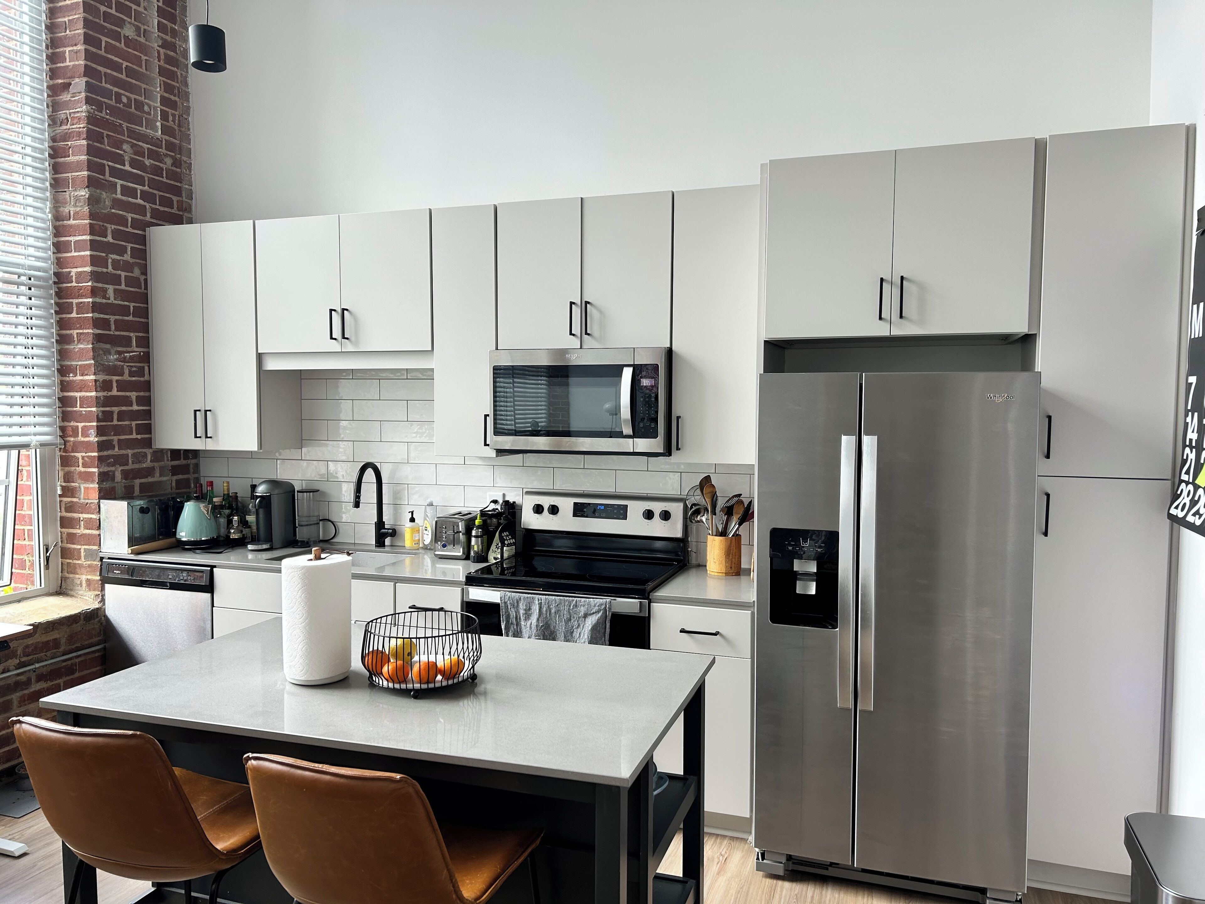 Køleskab, mikrobølgeovn, ovn, kogeplade