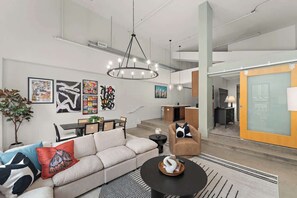 TV, offices - Designer Loft Penthouse in the Heart of Downtown (Pittsburgh)