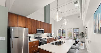 Designer Loft Penthouse in the Heart of Downtown. Parking Included!