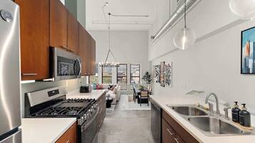 Cookware/dishes/utensils