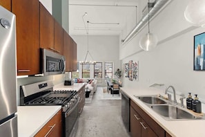 Køkkentøj/tallerkener/redskaber