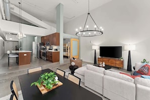 TV, offices - Designer Loft Penthouse in the Heart of Downtown (Pittsburgh)