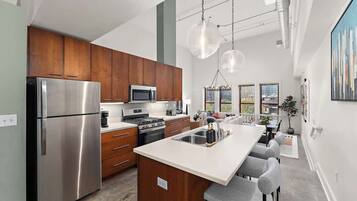 Cookware/dishes/utensils