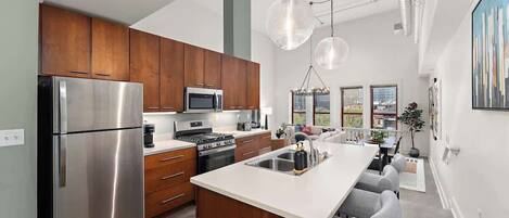 Cookware/dishes/utensils