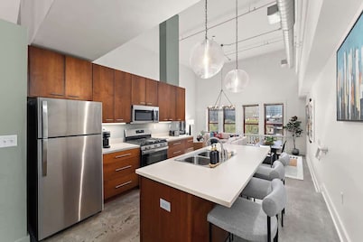 Designer Loft Penthouse in the Heart of Downtown