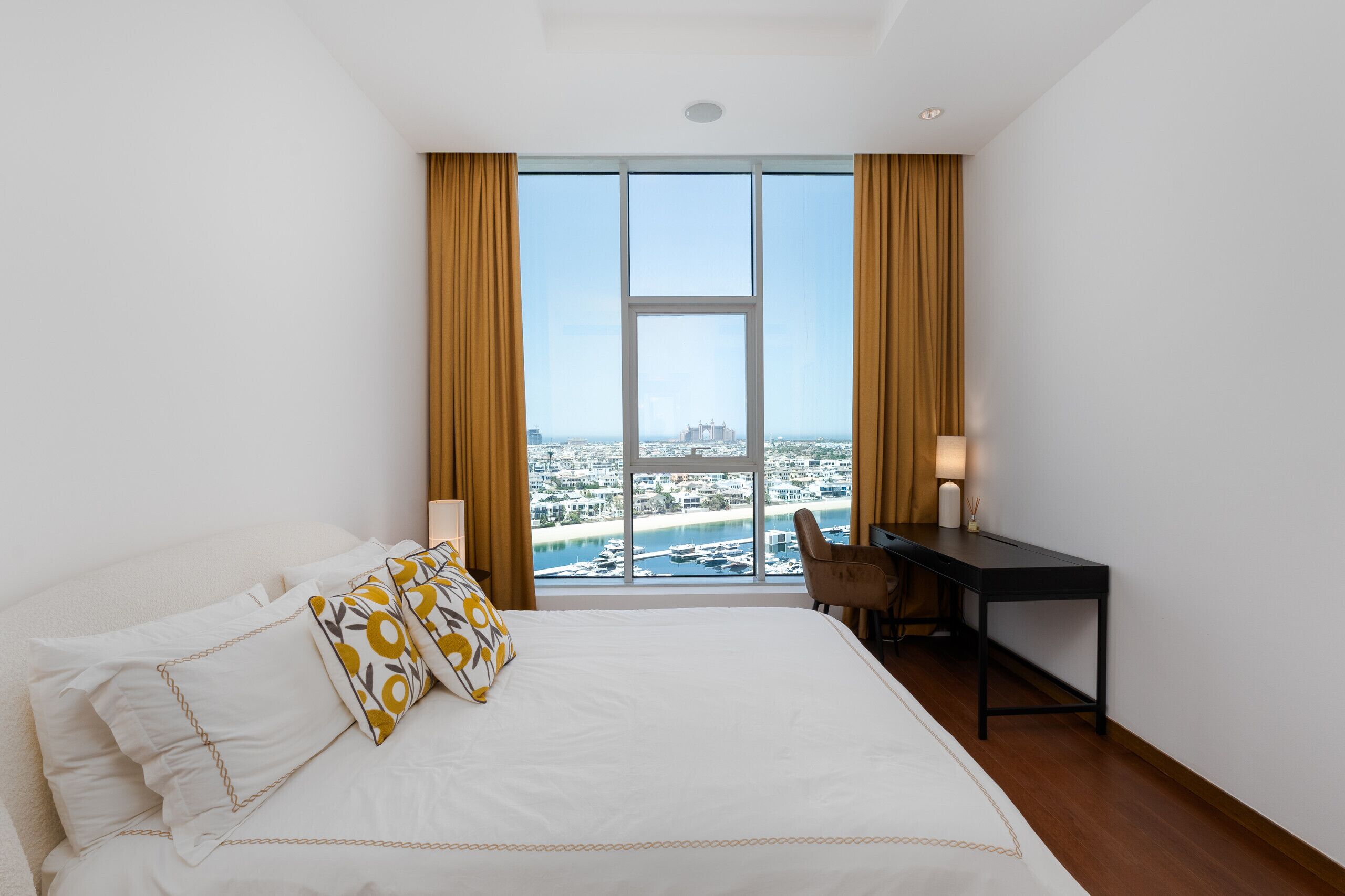 2 bedrooms, iron/ironing board, WiFi