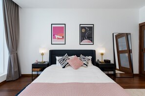 2 bedrooms, iron/ironing board, WiFi
