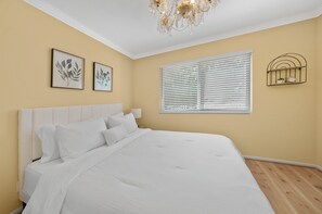 5 bedrooms, iron/ironing board, WiFi, bed sheets