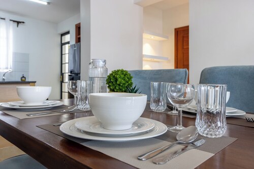 Spacious 3-bedroom apartment with WiFi, swimming pool in vibrant Tatu City