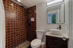 Hair dryer, towels, soap, shampoo - Cozy studio with AC and WiFi in charming Palm Beach (Palm Beach)