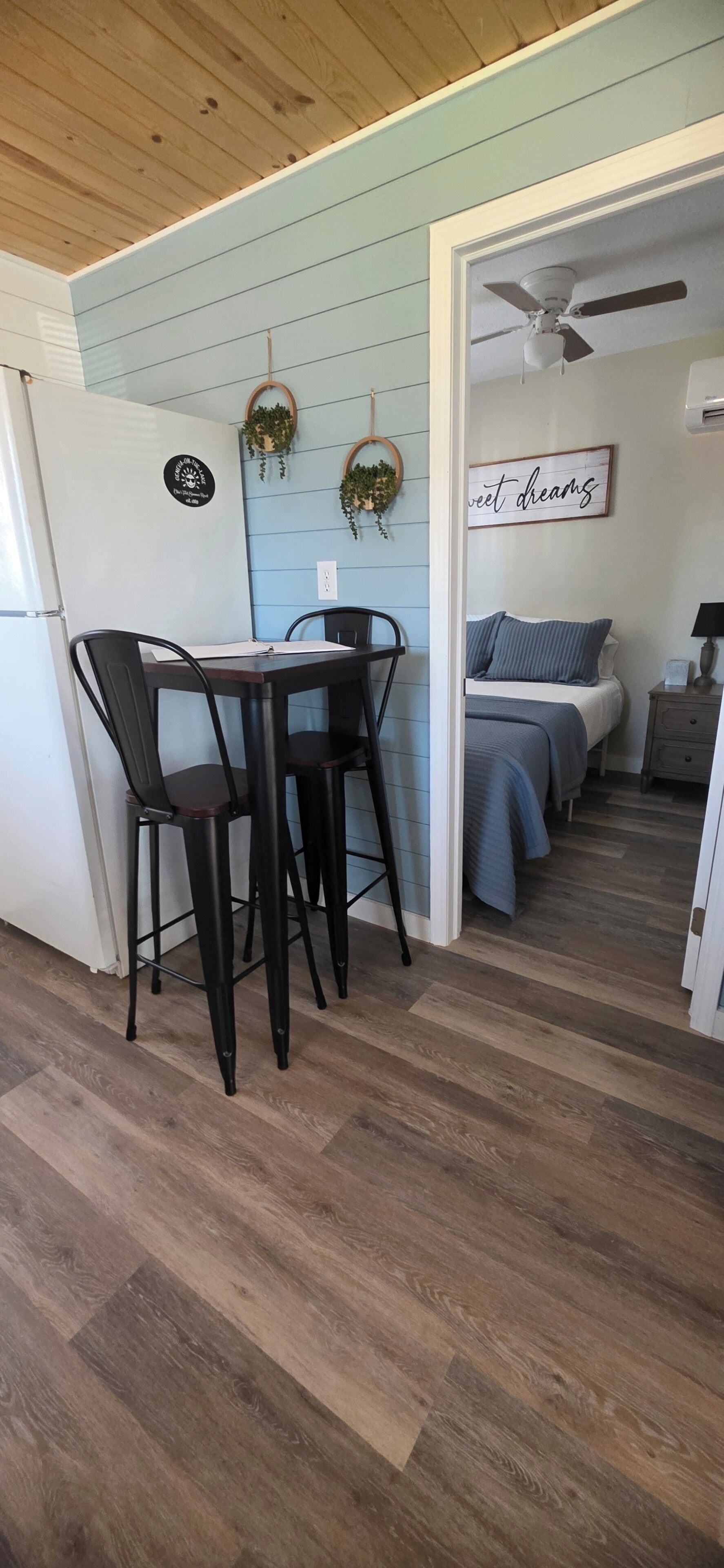 2 chambres, fer et planche à repasser, Wi-Fi gratuit, draps fournis