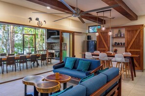 Living room - Casa Relaxo Waterfront Villa with Private Dock in Bacalar Lagoon (Bacalar)