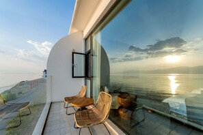 Habitación triple familiar, vista al mar | Terraza o patio
