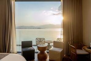 Habitación triple familiar, vista al mar | Wifi gratis 