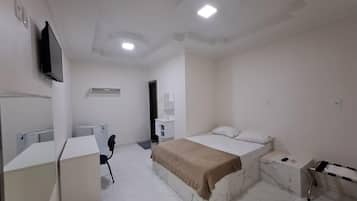 10 quartos, escrivaninha, Wi-Fi, roupa de cama
