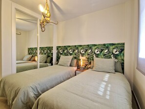 2 bedrooms, iron/ironing board, free WiFi, bed sheets