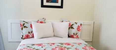 1 quarto, Wi-Fi de cortesia, roupa de cama