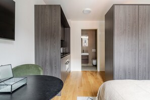 Ferros/tábuas de passar roupa, Wi-Fi, roupa de cama