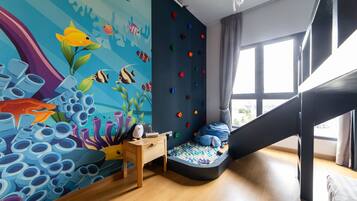 Superior-Apartment | Wohnbereich | LED-Fernseher