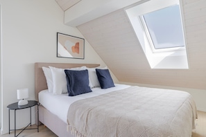 2 bedrooms, iron/ironing board, WiFi, bed sheets - Blueground | Friesenberg, balcony, nr Uetliberg (Zurich)