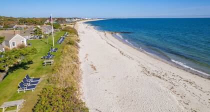 Cozy SeaGills Nest Cottage Steps from Nantucket Sound