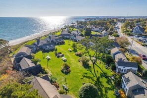Property grounds - SeaGill Rest & Nest - A Peaceful Ocean Hideaway (South Yarmouth)