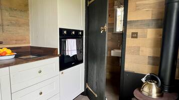 Frigorifero, forno, piano cottura