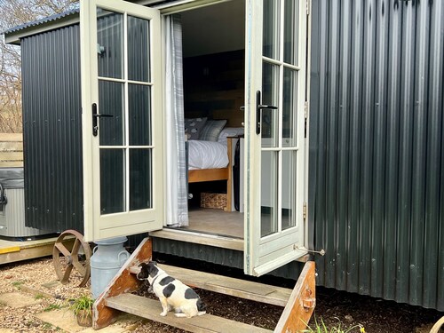 The Shepherds Snug -  sleeps 2 guests  in 1 bedroom