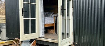 The Shepherds Snug -  sleeps 2 guests  in 1 bedroom