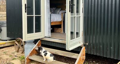 The Shepherds Snug - sleeps 2 guests in 1 bedroom
