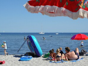 House | Beach - Holiday Apartment in a Thatched House by the Beach (Fehmarn)