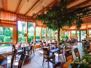 House | Dining - Holiday Apartment in a Thatched House by the Beach (Fehmarn)