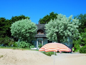 House | Exterior - Holiday Apartment in a Thatched House by the Beach (Fehmarn)