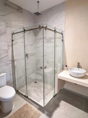 Bidet, serviettes fournies
