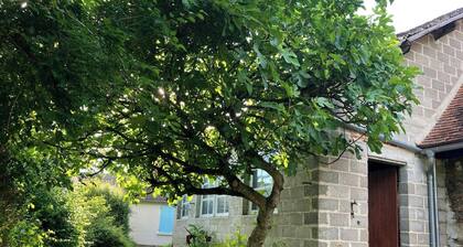 2 Bed Cottage-Sleeps 4-Garden-Fireplace-Pets