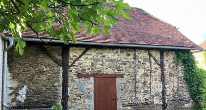 2 Bed Cottage-Sleeps 4-Garden-Fireplace-Pets