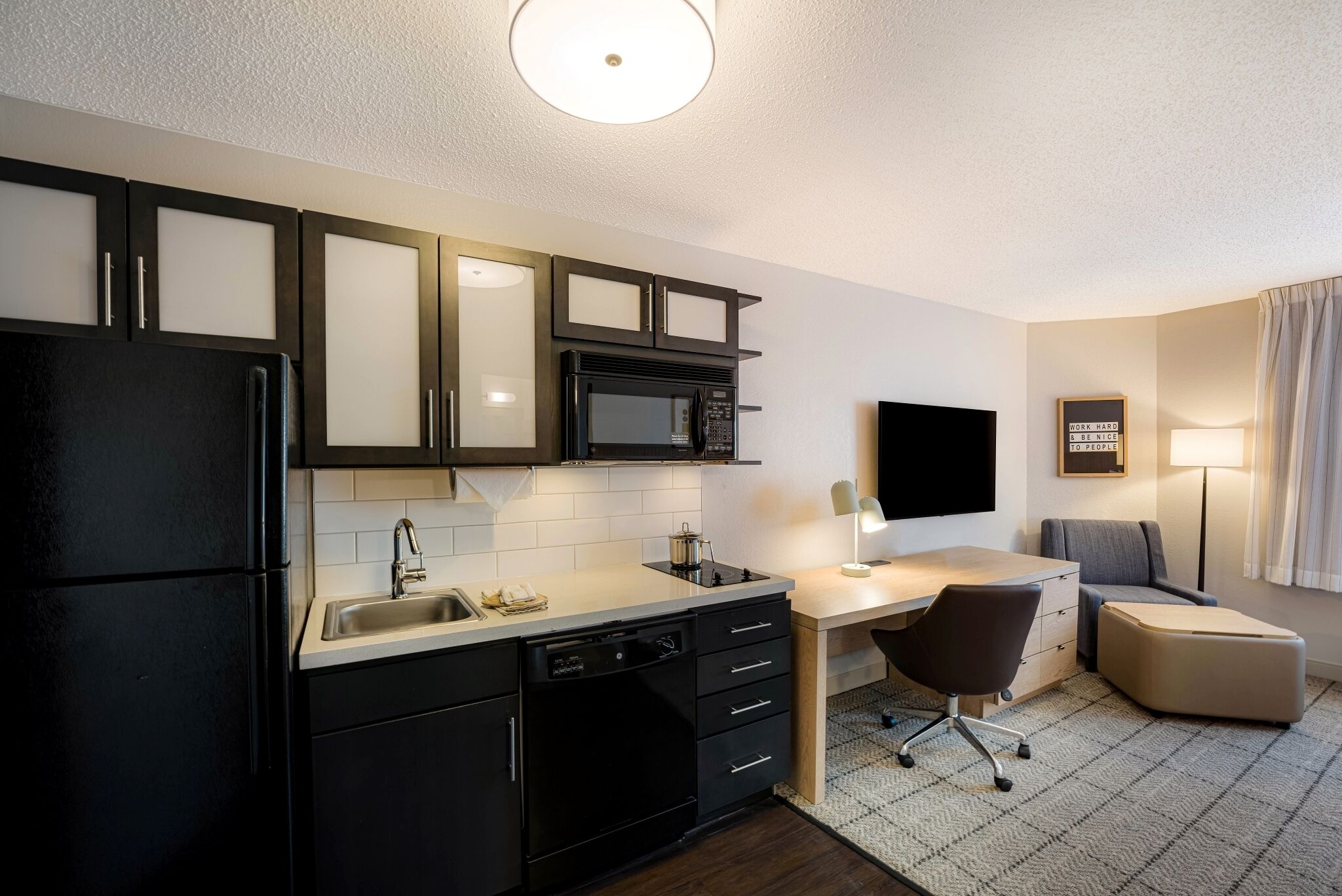 Easy Access To Local Attractions! Unit W/ Full Kitchen, On-site Parking! - Jersey