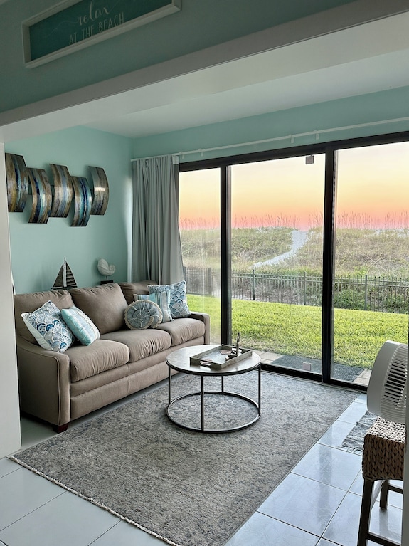 Easy Breezy Jacksonville Beach Condo Near Mayo! Ground Floor - No Stairs! - Jacksonville Beach, FL