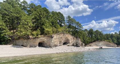 A Great Escape a Cozy 3-bedroom cabin in Mount. Ida close to Lake Ouachita.