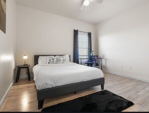 2 habitaciones, escritorio, tabla de planchar con plancha y wifi 