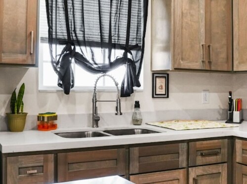 The WorkNest | Stylish Stay w/ Desk & Fast Wi-Fi