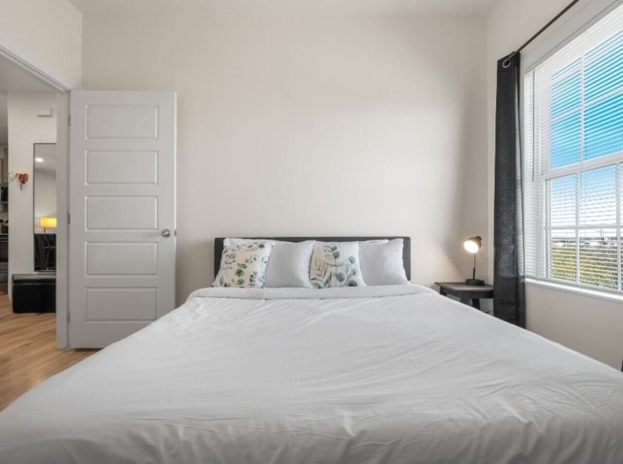 2 多间卧室、办公桌、熨斗/熨衣板、WiFi