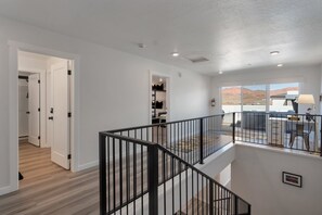 Deluxe Townhome, Kitchen, Desert View | 4 bedrooms, premium bedding, blackout drapes, iron/ironing board