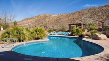 Indoor pool, 3 outdoor pools