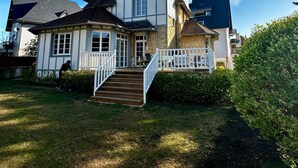 Unclassified image, 3 of 26, button - Dream villa 50 meters from the beach! (Benerville-sur-Mer)
