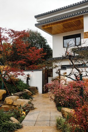 Front of property - Puman manju hotel (Huangshan)